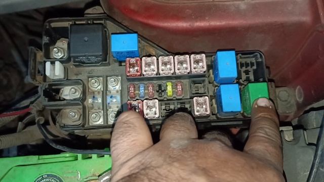 ***Hyundai I 10 radiator fan not working .. so how to solve problam " and relay fuse location " смотреть онлайн