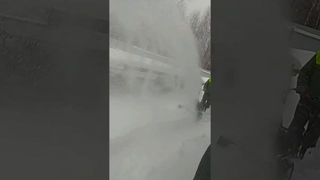 Снегоуборщик Мастер Ярд снег выше колена смотреть онлайн