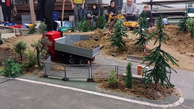 Tamiya Mercedes Benz Arocs 3348 Tipper truck 6x4. смотреть онлайн