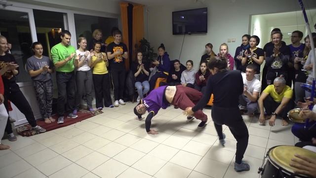 Prof Jorden e Mon Abu. Aqui na Russia capoeira e pra valer 2016. CDO SPb смотреть онлайн