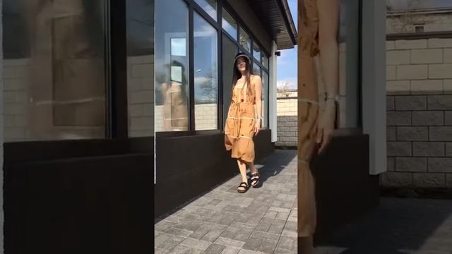 Летний сарафан CUSTO на модели смотреть онлайн