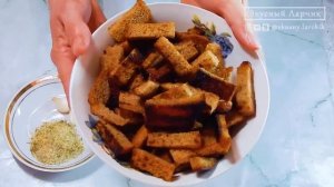 Сухарики с чесноком на сковороде в домашних условиях. Пальчики оближешь!