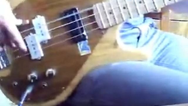 Bass Guitar Hand made,Check(Самодельная бас гитара, тест звука) смотреть онлайн