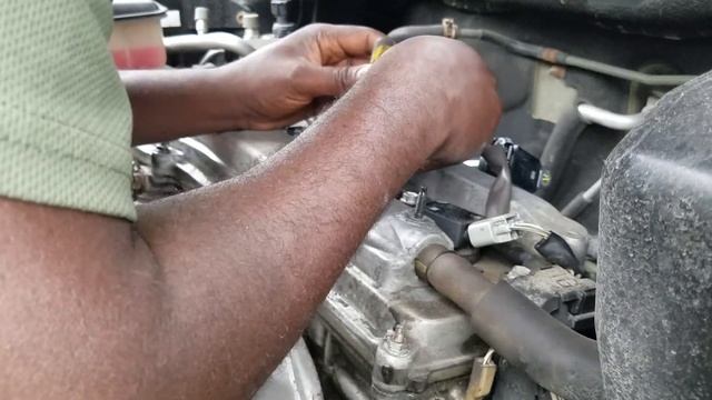 How to Tune up 2007-2012 Toyota rav4 by changing sparks plugs. смотреть онлайн