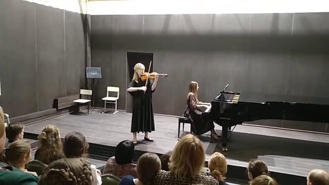Валиева Раяна, 16 лет С. Прокофьев Вальс из балета Золушка смотреть онлайн