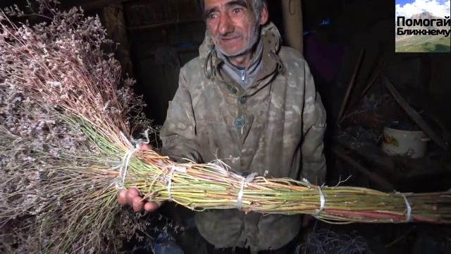 Поменяли проводку и подарили одеяло и матрас дедушке Саше. смотреть онлайн