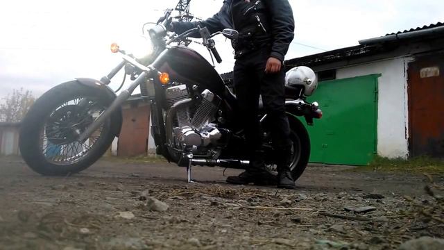 Suzuki Intruder VS1400.mp4