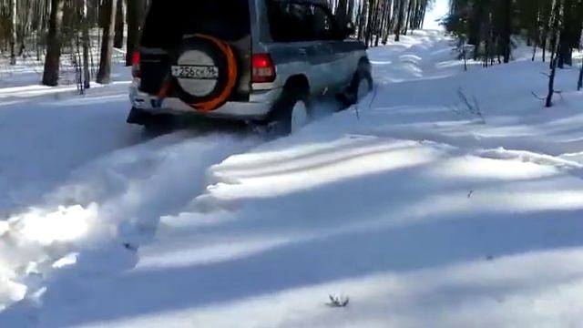 Mitsubishi Pajero pinin въезд в гору, зима 2 смотреть онлайн