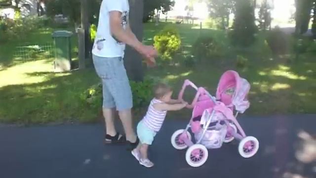 Amelka spaceruje z wózeczkiem смотреть онлайн