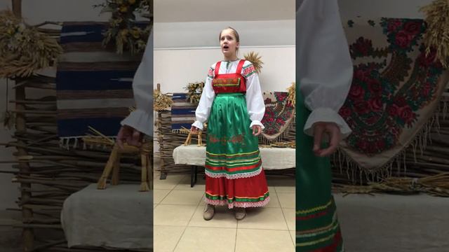 Солистка Народного Фольклорного ансамбля "Молвинец" Птушкина Полина. смотреть онлайн