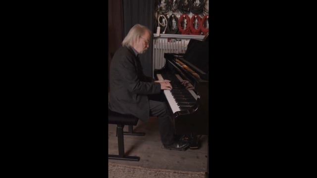 Benny Andersson (ABBA) - Happy New Year (Only Piano 2021) смотреть онлайн