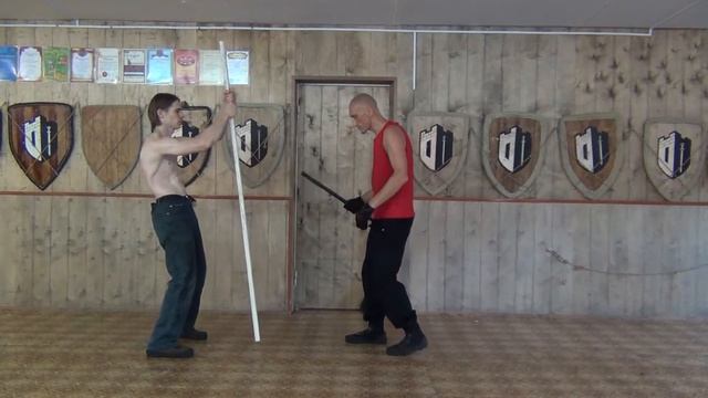 Компактная форма комбинирования ударов дубинкой с перемещениями смотреть онлайн