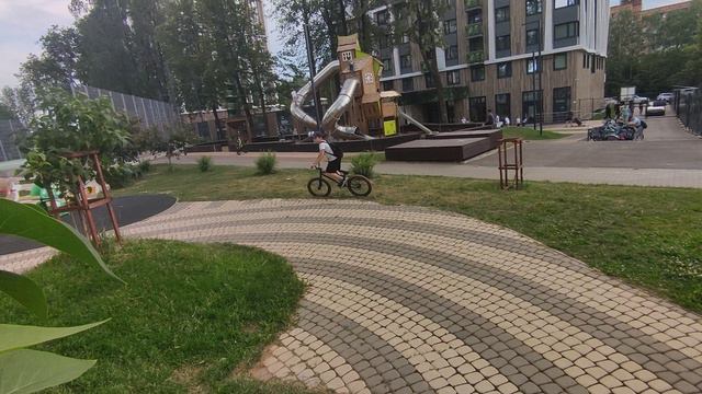 катаю на бмх