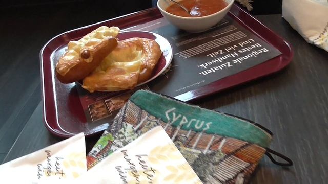 супер БЮДЖЕТный ОБЕД за 6 евро (530р) в германии - томатный суп и греночка хаха \ на двоих уже 12