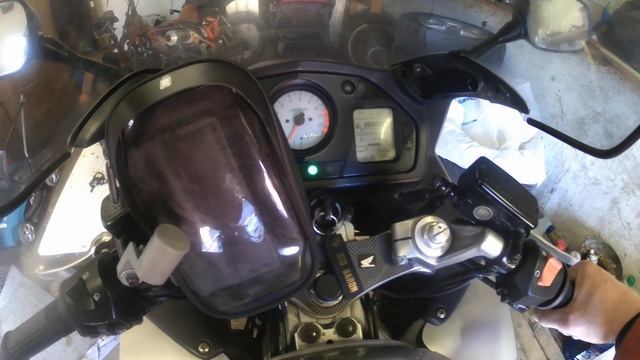 Honda VFR 800 2000 - Первый запуск после зимовки. смотреть онлайн