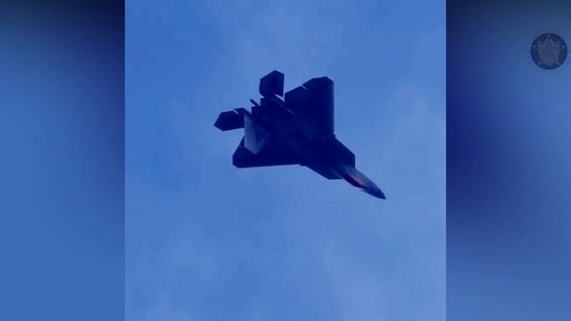 This video shows how maneuverable an F-22 | Maximum Power смотреть онлайн