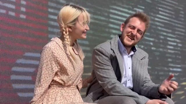 NANSI & SIDOROV | СИНИЙ ПЛАТОЧЕК и ТУЧИ В ГОЛУБОМ смотреть онлайн
