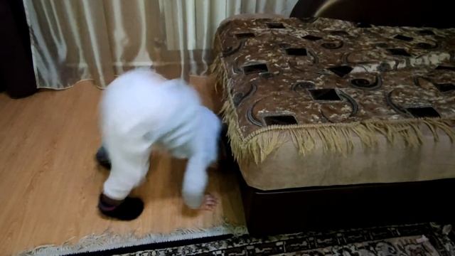 Алиса делает кувырок назад с высоты! смотреть онлайн