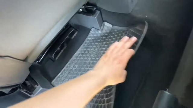 Осмотр Volkswagen Touran Comfortline 2.0 TDI с Webasto смотреть онлайн