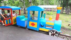 Дети едут на машине в другой город Юрга. Батуты, поезд, катер. МанкитуТаим