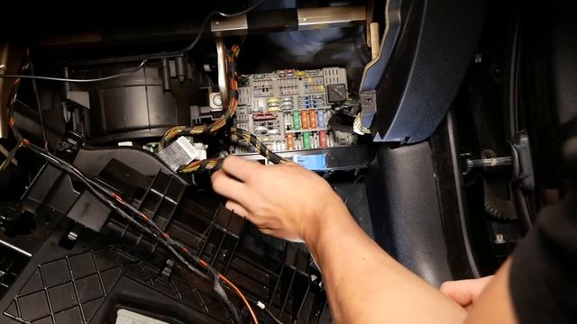 BMW ELECTRICAL PROBLEMS SOLVED // BMW 3 Series JBE Replacement смотреть онлайн