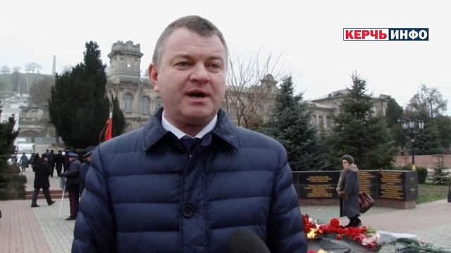 В Керчи возложили цветы ко Дню защитника Отечества смотреть онлайн