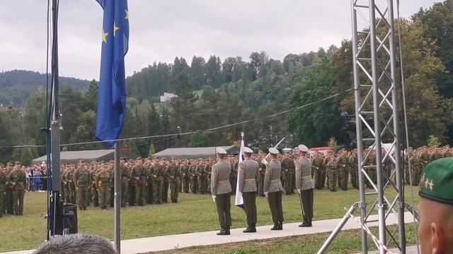 Slávnostná prísaha vojakov v BB pod pamätníkom SNP смотреть онлайн