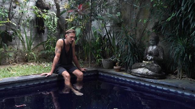 ЧЕЛОВЕКУ НАДО МАЛО смотреть онлайн