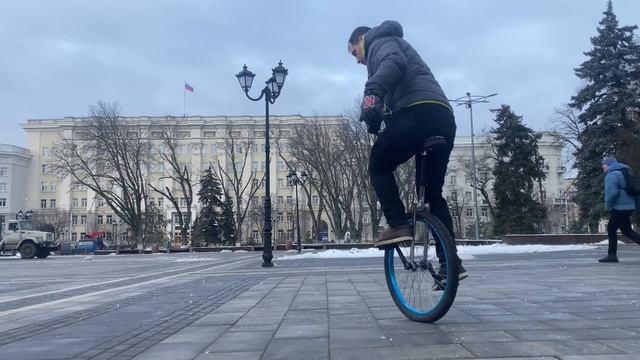 Nimbus II 26” . Сегодня 2 месяца и одна неделя, как я первый раз сел на моно колесо. смотреть онлайн
