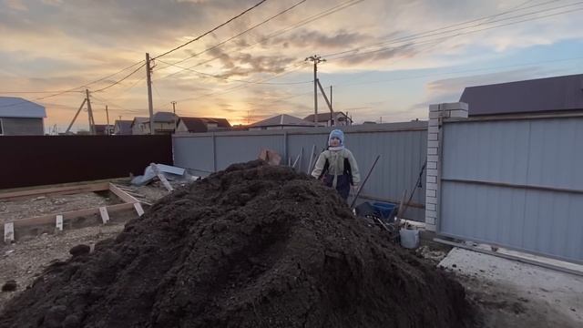 Дом на юге?1️⃣5️⃣4️⃣Вирус?Лечимся? Ступеньки под навесом. Делаем грядки? #переезднаюг #домнаюге смотреть онлайн