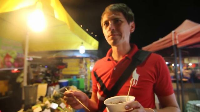 Дегустация личинок и кузнечиков в Таиланде смотреть онлайн