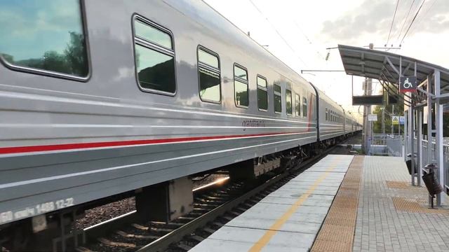 ЭП20-011 с пасс. поездом 008А «Таврия» следует к станции Ростов-Главный. (о.п. Микояна) 02.10.2023 смотреть онлайн