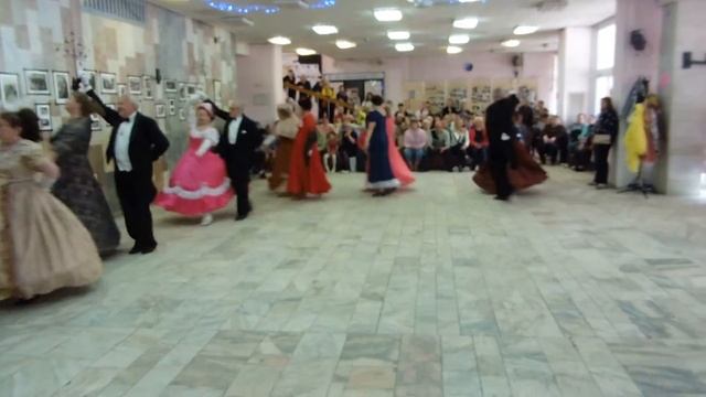 ВАЛЬС ПОБЕДЫ ИЮНЬСКИЙ БАЛ В КАРАЧАРОВО смотреть онлайн