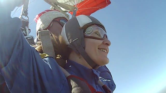 Наталья Кушнир, парашют, тандем, Майское, 07.06.15 (часть 2) смотреть онлайн