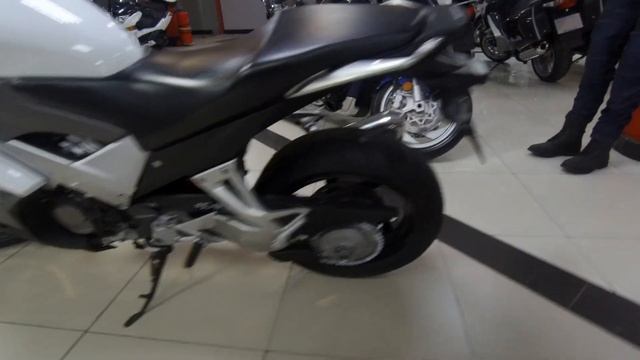 Мотоцикл HONDA VFR800X CROSSRUNER Арт S70645 Мотосалон Мегамото смотреть онлайн