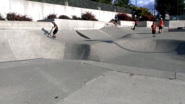 Pro Scooter Shop up-and-coming rider Zach Shaw landing смотреть онлайн