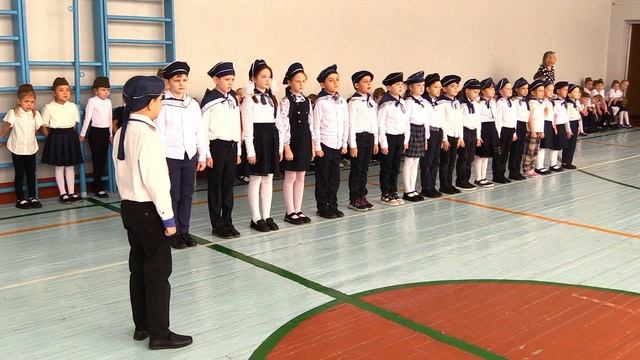 Школьный смотр строя и песни, посвящённый Дню защитника Отечества (1-е классы) смотреть онлайн