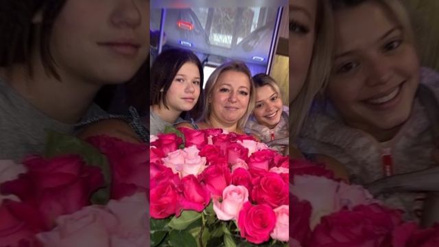 Семейное фото Юли Гаврилиной и котика смотреть онлайн