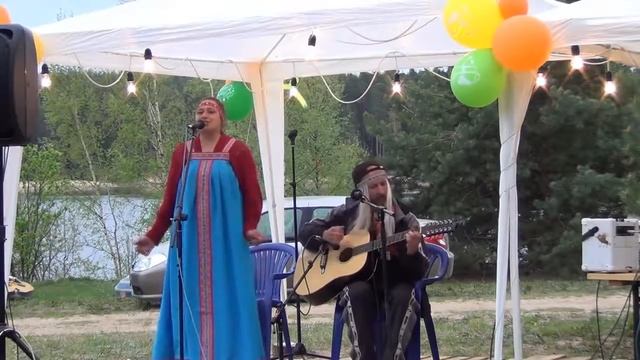 Анатолий и Елена Левкины (дуэт "Семья") - Течет ручей смотреть онлайн