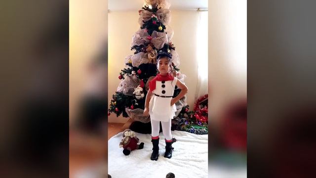Berenice sings the music "I'm A Little Snowman" ☃️❄️🎶😍 смотреть онлайн