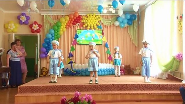 Очень трогательный вход малышей на Выпускной ??? смотреть онлайн