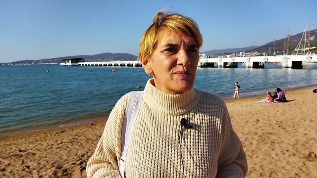 Ирина Привалова дает интервью на дне Черного моря смотреть онлайн