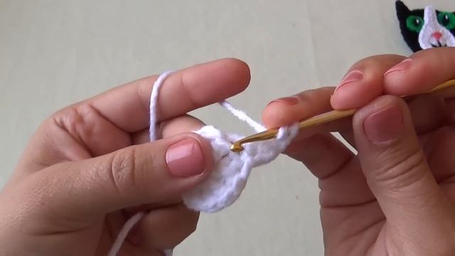 GATO TEJIDO A CROCHET PARA DECORAR GORROS Y BUFANDAS PASO A PASO смотреть онлайн