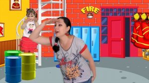 Песенка про пожарного! Как с пожарной машиной развить моторику у детей!