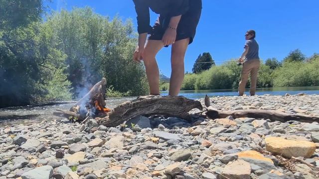 27 km a la DERIVA en KAYAK y 2 DESCONOCIDOS que nos AYUDAN a VOLVER смотреть онлайн