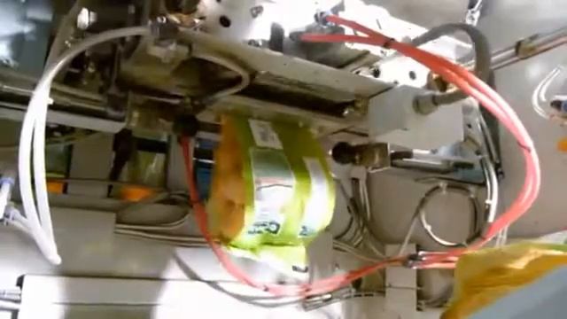 Упаковщик в экструдированную сетку с лентой смотреть онлайн