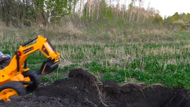 The Wheel Fall Off On Tractor Funny Baby Senya Ride On Power Wheel Mini Tractor To Help Dad