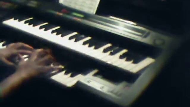 mr e plays some improv on yamaha hs-8-t synth organ смотреть онлайн