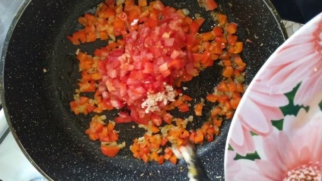 ШАКШУКА, ИНТЕРЕСНЫЙ РЕЦЕПТ ПРИГОТОВЛЕНИЯ ЯИЦ... смотреть онлайн