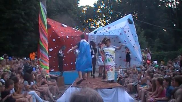 День парижской моды «Фешн» 1-11 смотреть онлайн